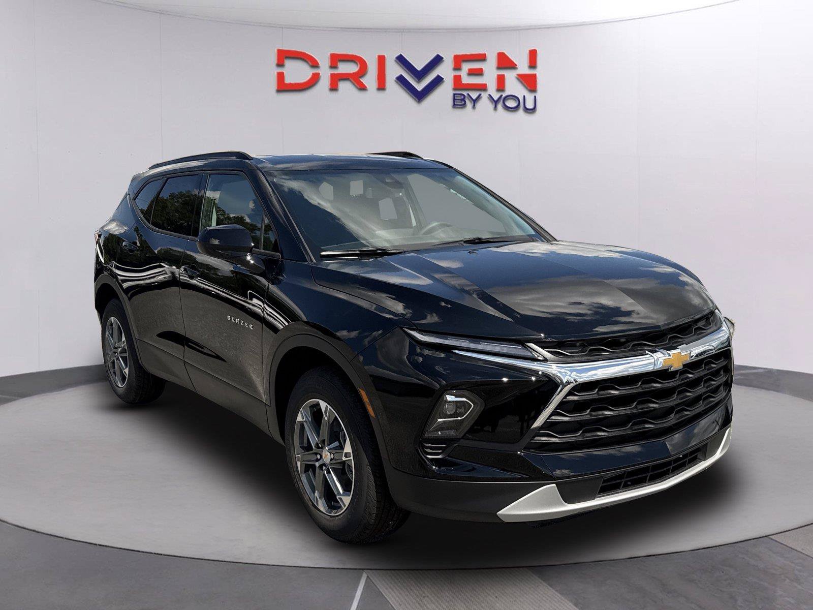 New 2026 Chevrolet Blazer LT w/ Convenience Package FWD image 2