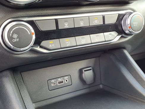 Certified 2023 Nissan Sentra SV image 26