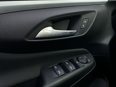 Used 2025 Buick Envista Preferred image 19