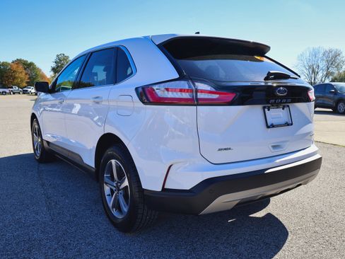 Used 2024 Ford Edge SEL w/ Convenience Package image 3
