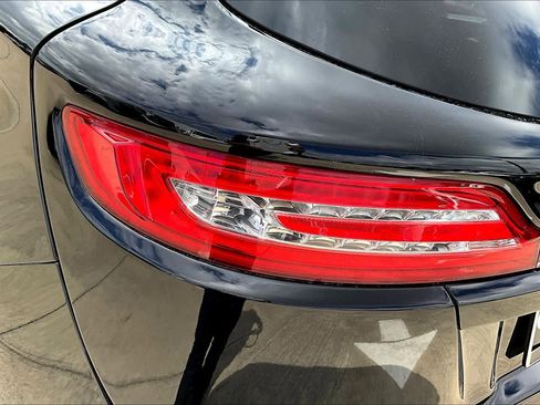 Used 2017 Lincoln MKC Premiere image 24