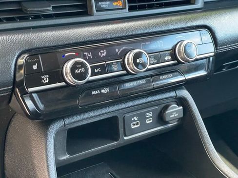 Used 2023 Honda Pilot Touring image 18