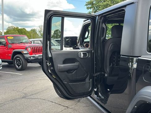 Used 2023 Jeep Gladiator Mojave w/ Cold Weather Group AWD/4WD image 28