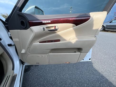 Used 2010 Lexus LS 460 RWD image 23