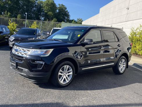 Used 2019 Ford Explorer XLT w/ Equipment Group 202A AWD/4WD image 3