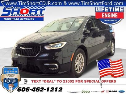 Used 2023 Chrysler Pacifica Touring-L