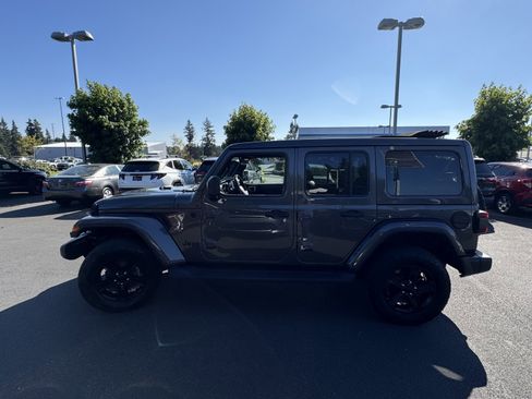 Used 2022 Jeep Wrangler Unlimited Sahara image 7