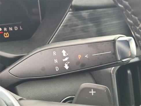 Used 2025 GMC Acadia Elevation image 28