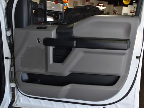 Used 2019 Ford F250 XL w/ STX Appearance Package image 27