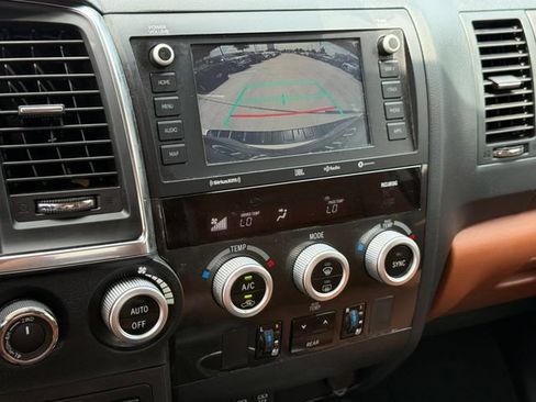 Used 2021 Toyota Sequoia Platinum AWD/4WD image 18