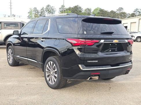 Used 2022 Chevrolet Traverse Premier FWD image 3