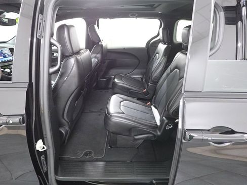 Used 2024 Chrysler Pacifica Touring-L w/ S Appearance Package image 23