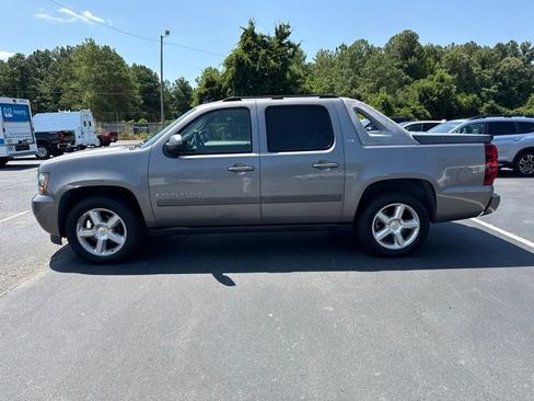 Used 2007 Chevrolet Avalanche LTZ w/ LTZ Preferred Equipment Group AWD/4WD image 2