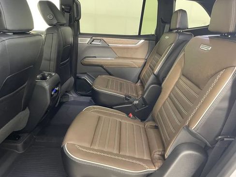 New 2026 GMC Acadia Denali Ultimate w/ LPO, Illumination Package AWD/4WD image 9