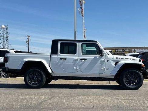 New 2026 Jeep Gladiator Sport AWD/4WD image 2