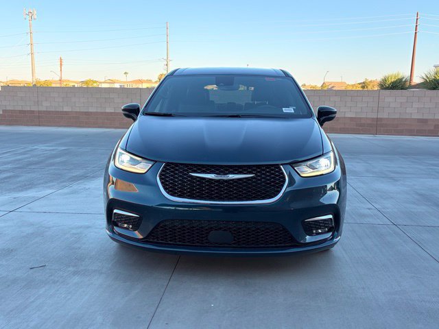 Used 2025 Chrysler Pacifica Select FWD image 4