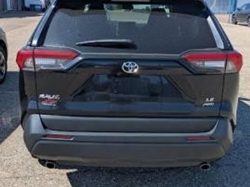 Used 2024 Toyota RAV4 LE AWD/4WD image 6