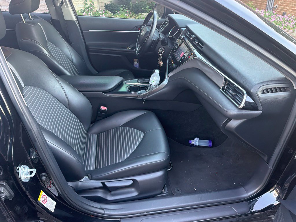 Used 2018 Toyota Camry SE FWD image 19