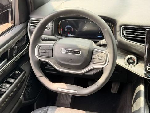 Used 2024 Jeep Wagoneer Series III AWD/4WD image 18