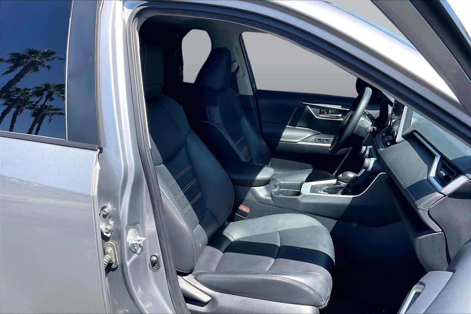 Used 2021 Toyota RAV4 XLE Premium FWD image 8