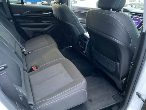 Used 2023 Jeep Grand Cherokee Laredo image 38