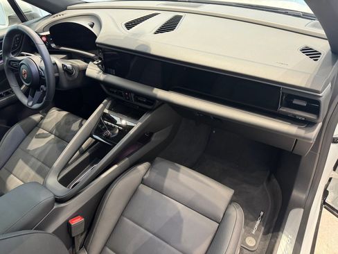 Certified 2025 Porsche Macan Electric image 25