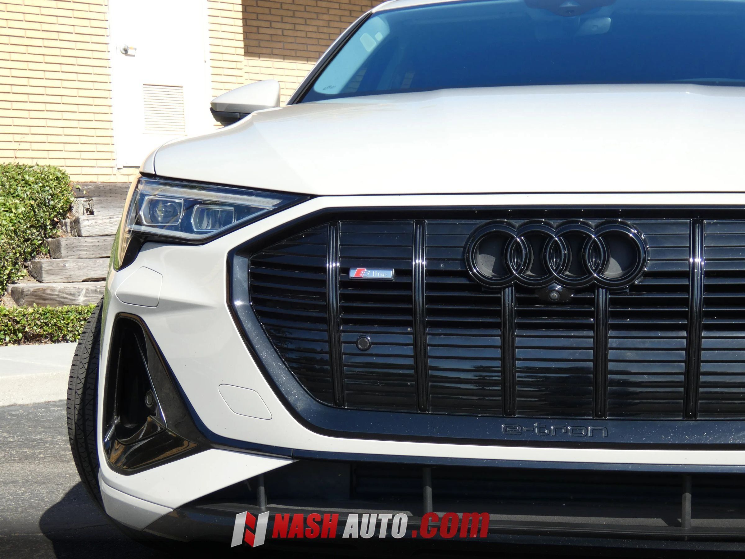 Used 2022 Audi e-tron Premium Plus w/ Premium Plus Package AWD/4WD image 18