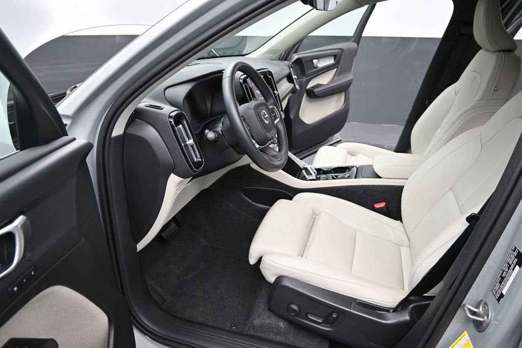 Used 2026 Volvo XC40 B5 Plus AWD/4WD image 9
