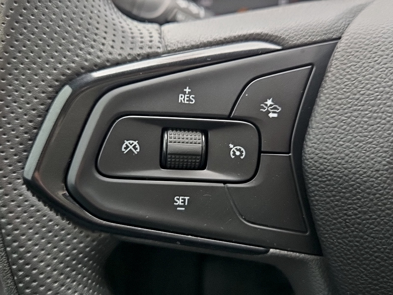 Used 2024 Chevrolet Trax LS w/ LS Convenience Package FWD image 13