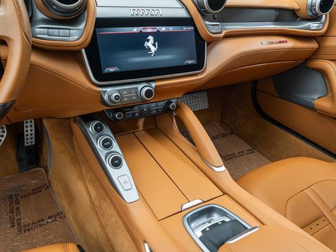 Certified 2019 Ferrari GTC4Lusso image 6