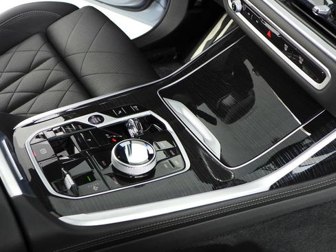 Used 2024 BMW X7 xDrive40i w/ M Sport Package AWD/4WD image 12