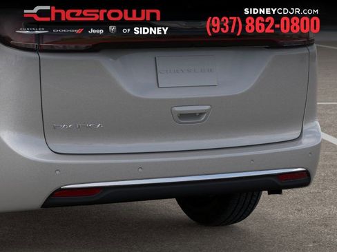 New 2026 Chrysler Pacifica Select image 13