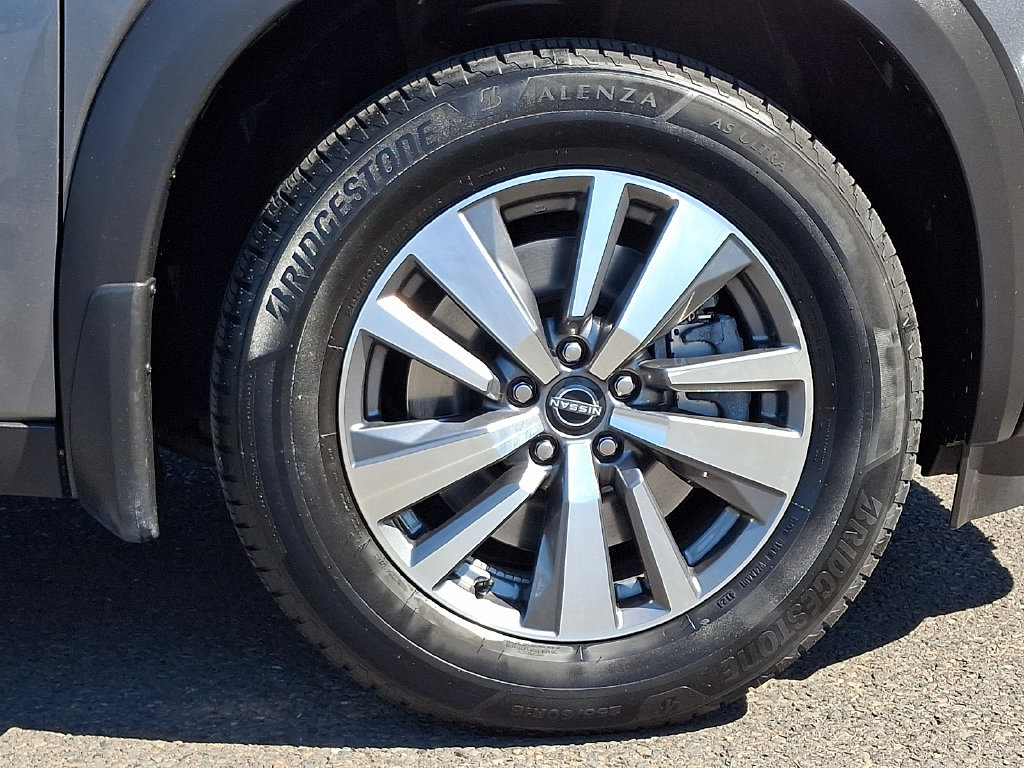 Certified 2023 Nissan Pathfinder SL w/ Black Appearance Package AWD/4WD image 9