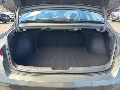 New 2026 Hyundai Elantra Limited FWD image 24