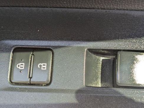 Certified 2021 Toyota RAV4 XLE FWD image 31
