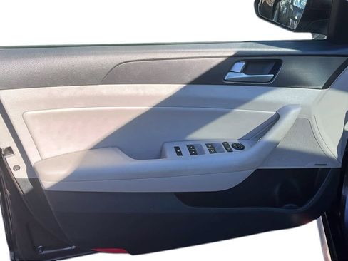 Used 2016 Hyundai Sonata Sport w/ Option Group 03 image 10