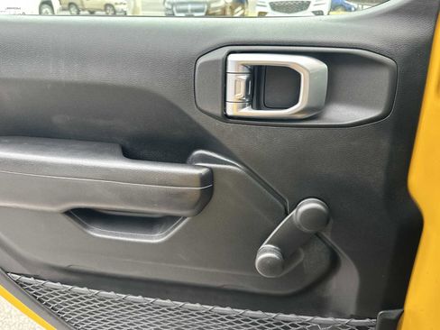 Used 2019 Jeep Wrangler Sport image 16