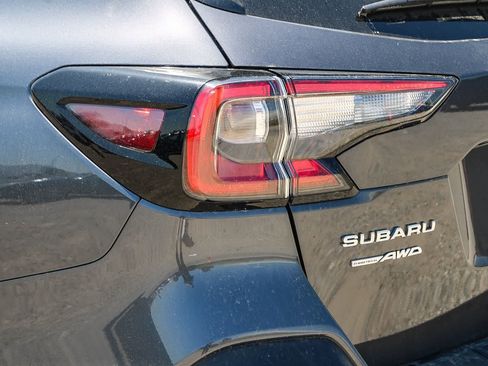 Used 2025 Subaru Outback Premium AWD/4WD image 11