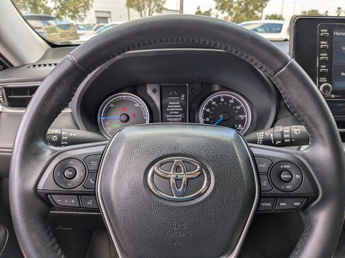Used 2021 Toyota Venza LE AWD/4WD image 27