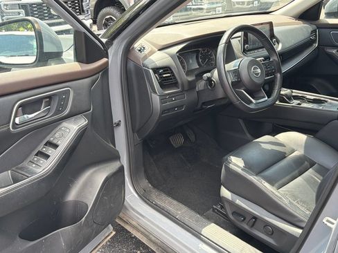 Used 2021 Nissan Rogue SL FWD image 11