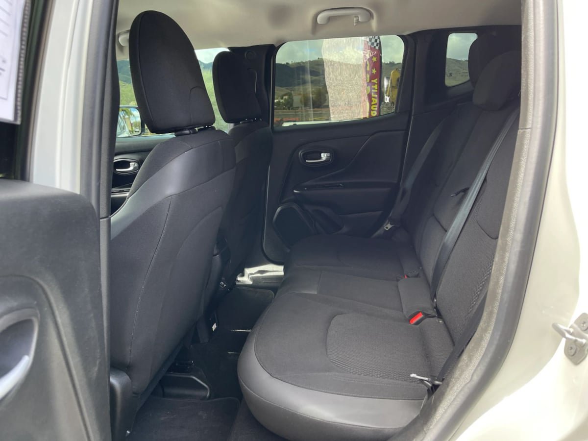 Used 2019 Jeep Renegade Altitude w/ Quick Order Package 2XM FWD image 19