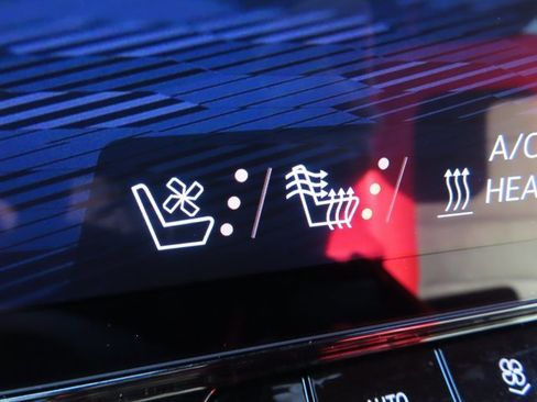 Used 2024 Chevrolet Blazer EV RS image 32