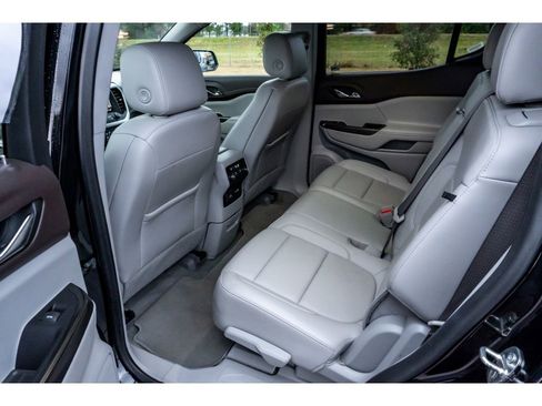 Used 2023 GMC Acadia SLT image 12