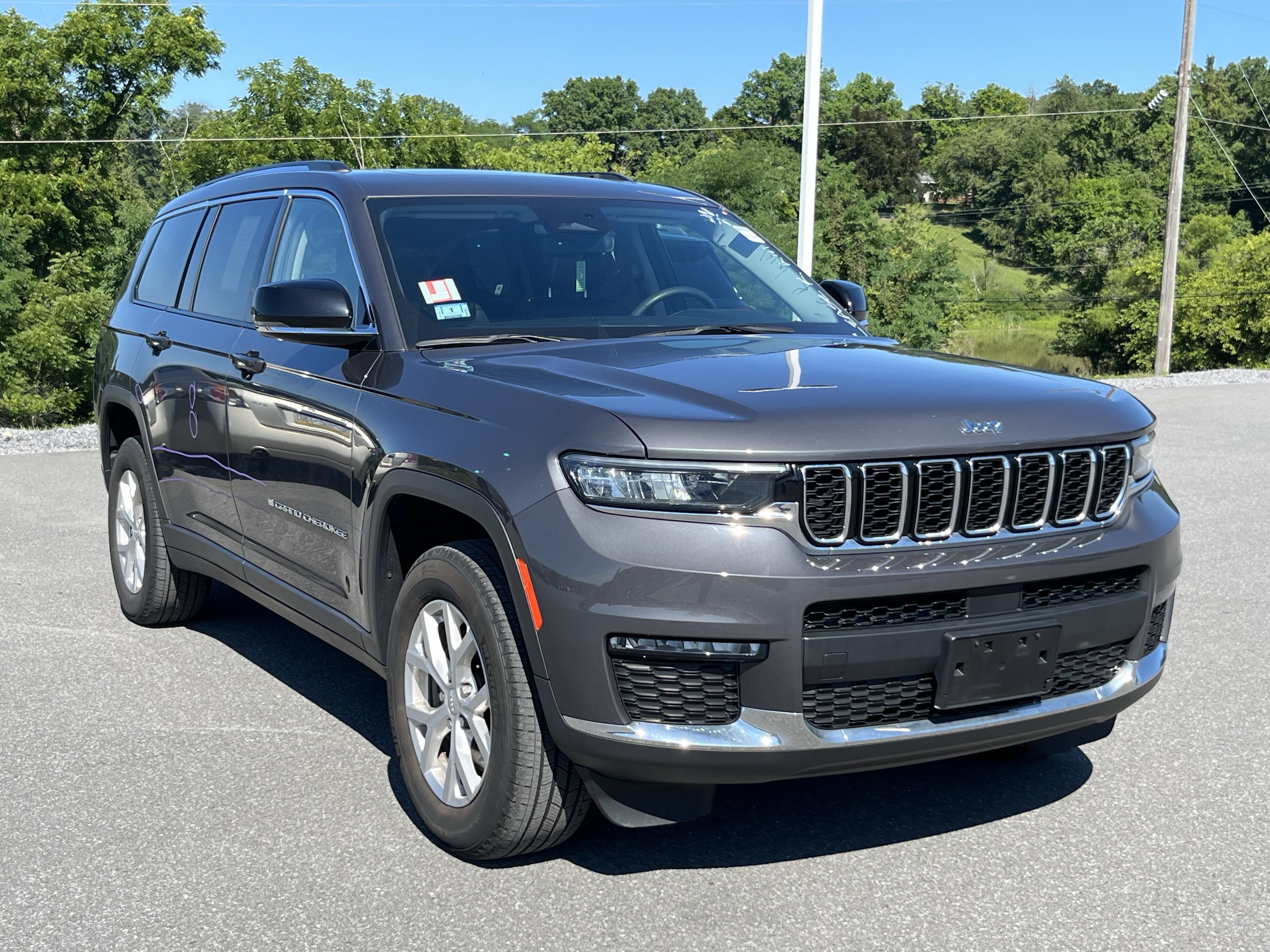 Used 2023 Jeep Grand Cherokee L Limited AWD/4WD image 1