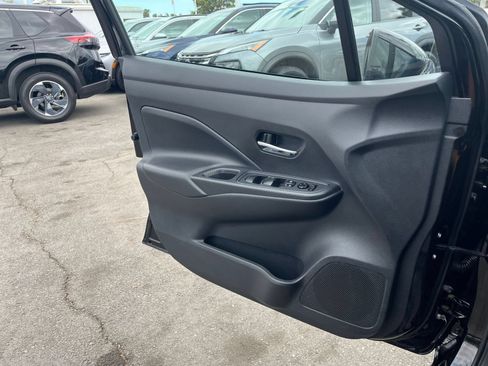 Used 2025 Nissan Versa SV FWD image 18