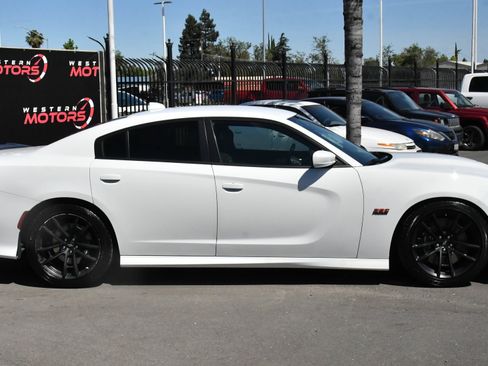 Used 2020 Dodge Charger Scat Pack w/ Dynamics Package RWD image 9