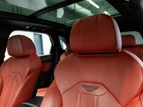 Used 2021 Bentley Bentayga image 32