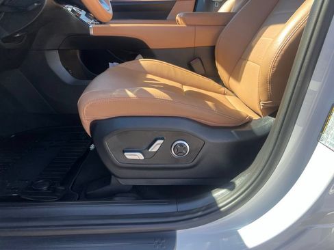 Used 2025 Hyundai Santa Fe Limited AWD/4WD image 32