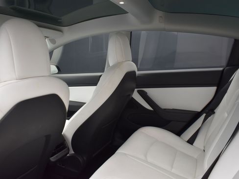 Used 2021 Tesla Model 3 Long Range image 9