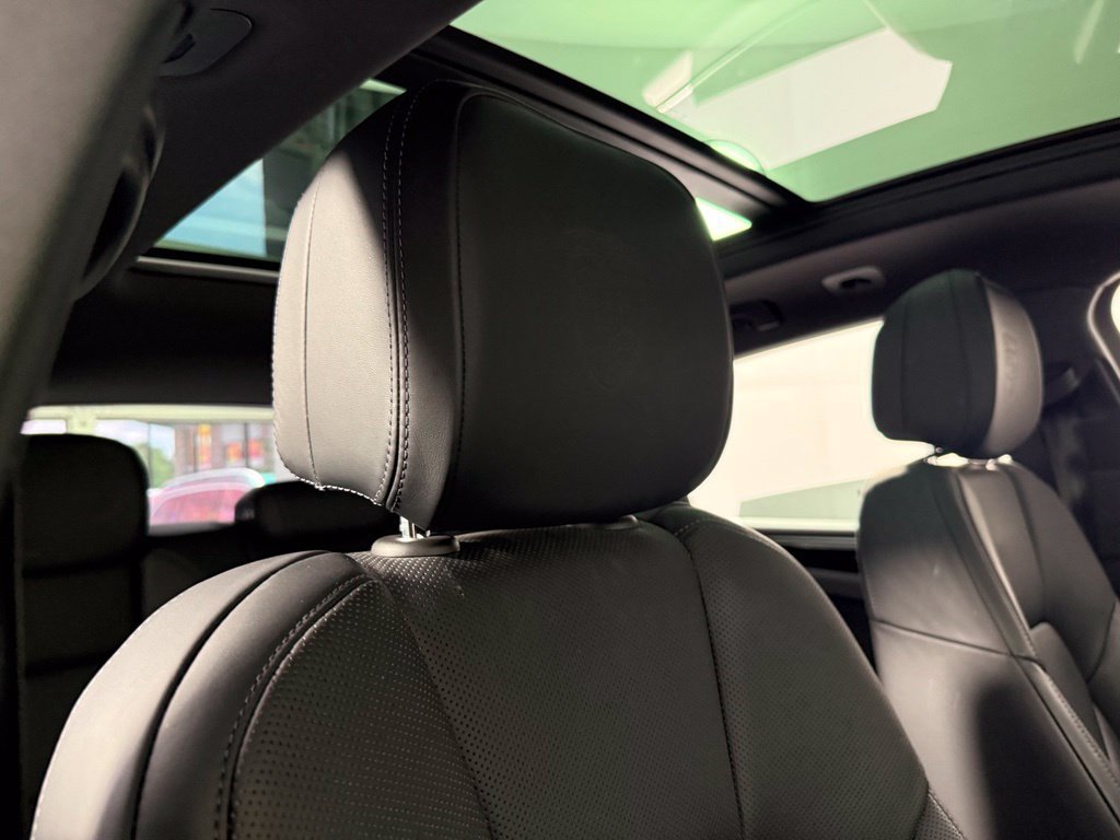 Certified 2021 Porsche Macan AWD/4WD image 18